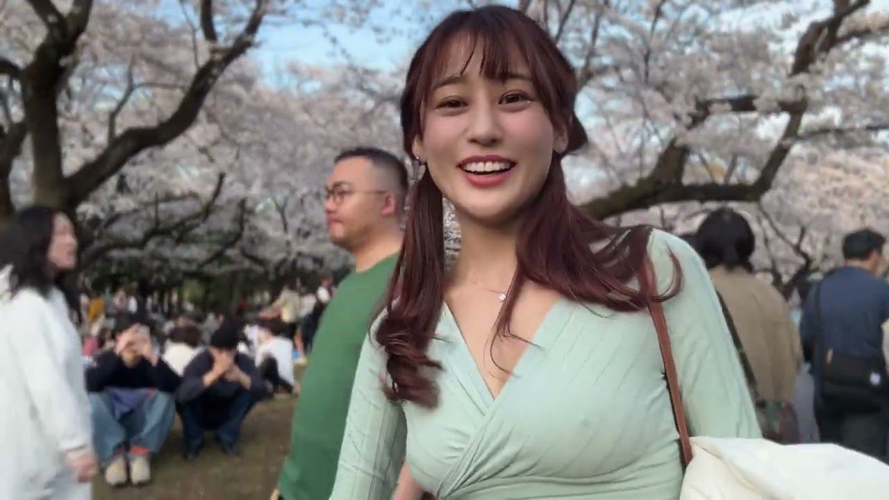 我在代代木公园no胸罩漫步赏樱花