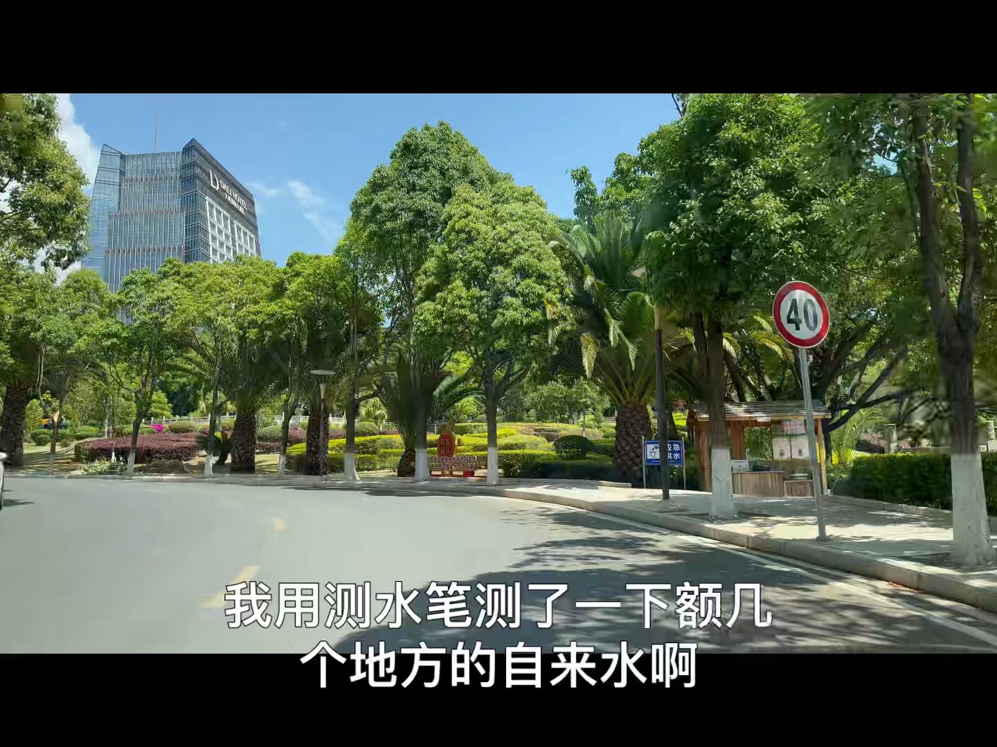 没有清水箱,不需要防浪板,不用担心水箱漏水.因为只有水桶