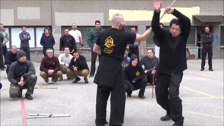 锻刀大赛评委 狗哥 演习菲律宾短棍