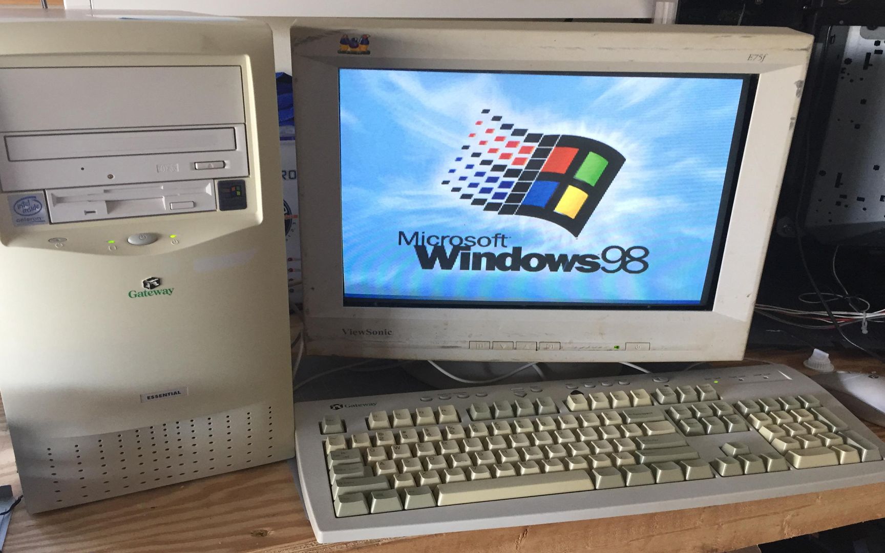都2020年了现在用windows98是一种怎么样的体验呢