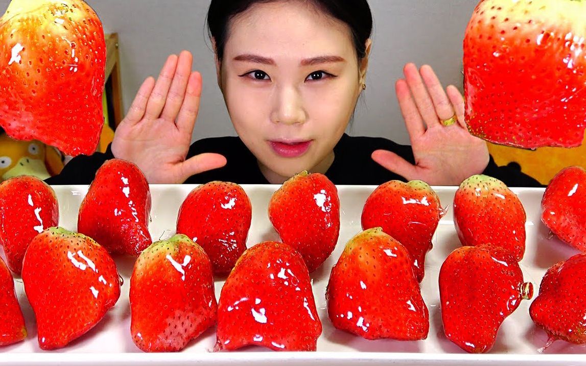 【吃货fran卡妹】冬天就是草莓和糖葫芦的季节呀!