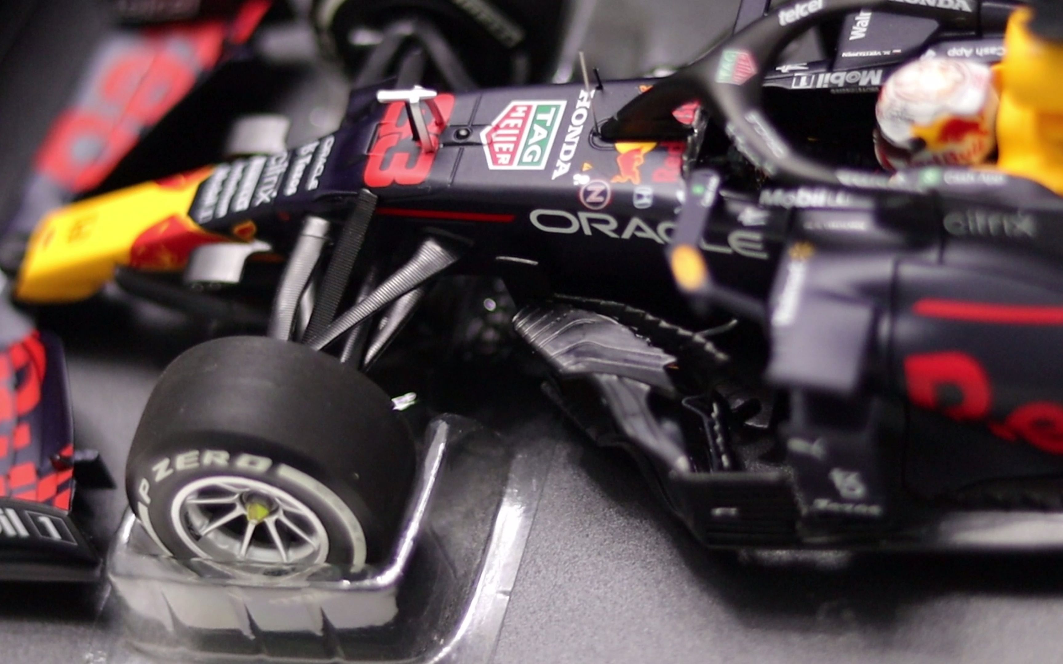 f1赛车模型欣赏 迷你切18比例维斯塔潘2021首冠阿布扎比大奖赛车模