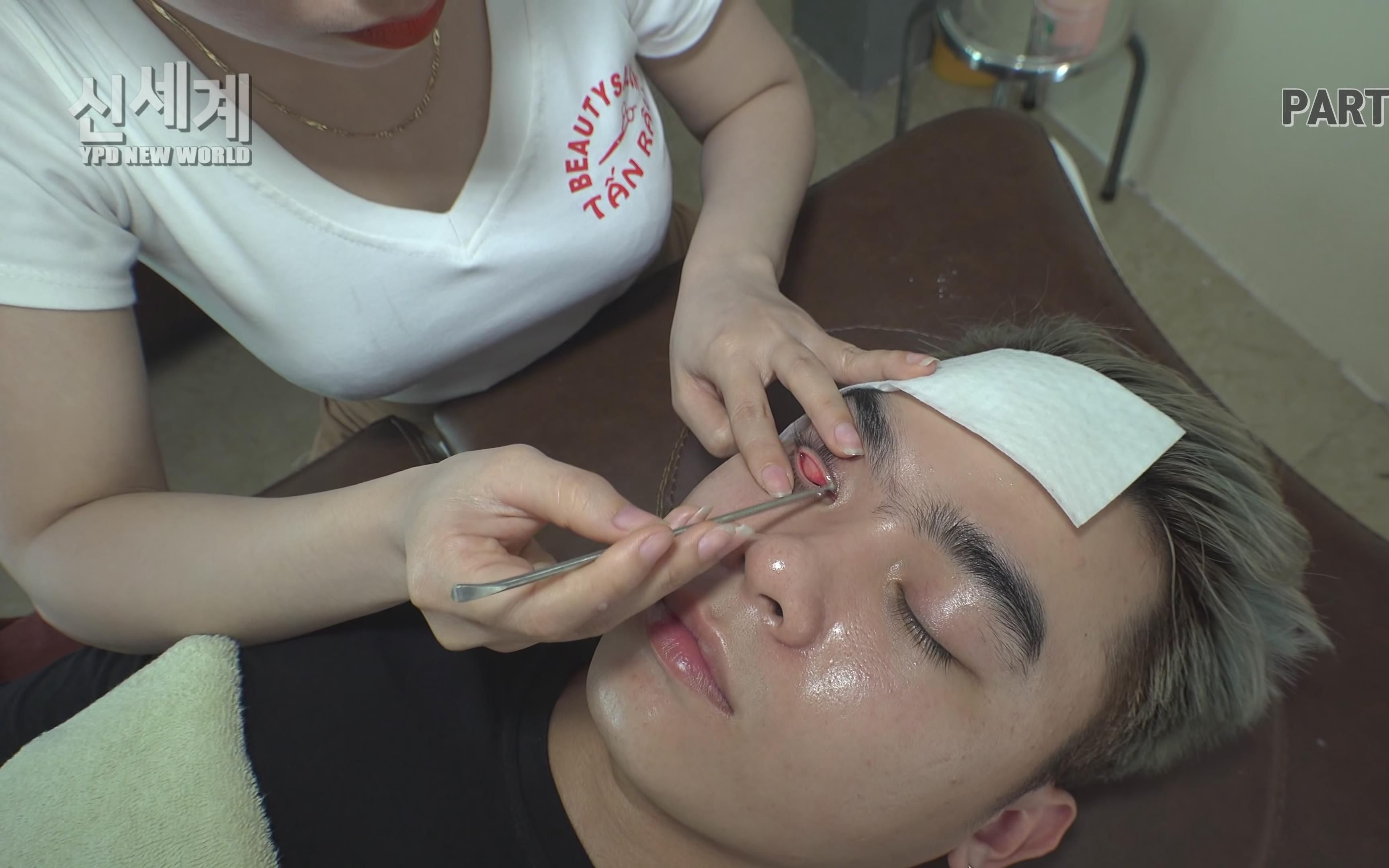 越南理发店的银针洗眼和采耳