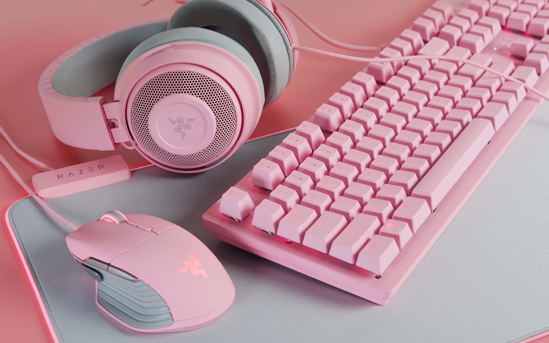 一个大男人居然对这套粉色外设动心razer粉晶版外设开箱