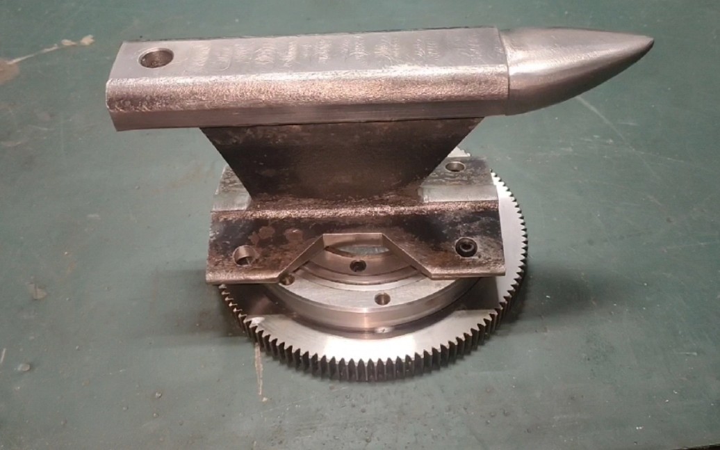 一根废旧的铁轨,废物利用,制作一个小铁砧,看到成品,满满开心!