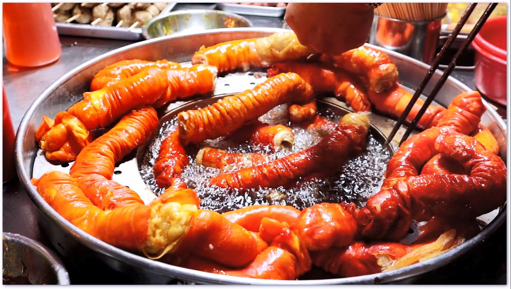 庙街美食 网红炸猪大肠 怀旧经典牛杂 庙街夜缤纷 香港地道美食