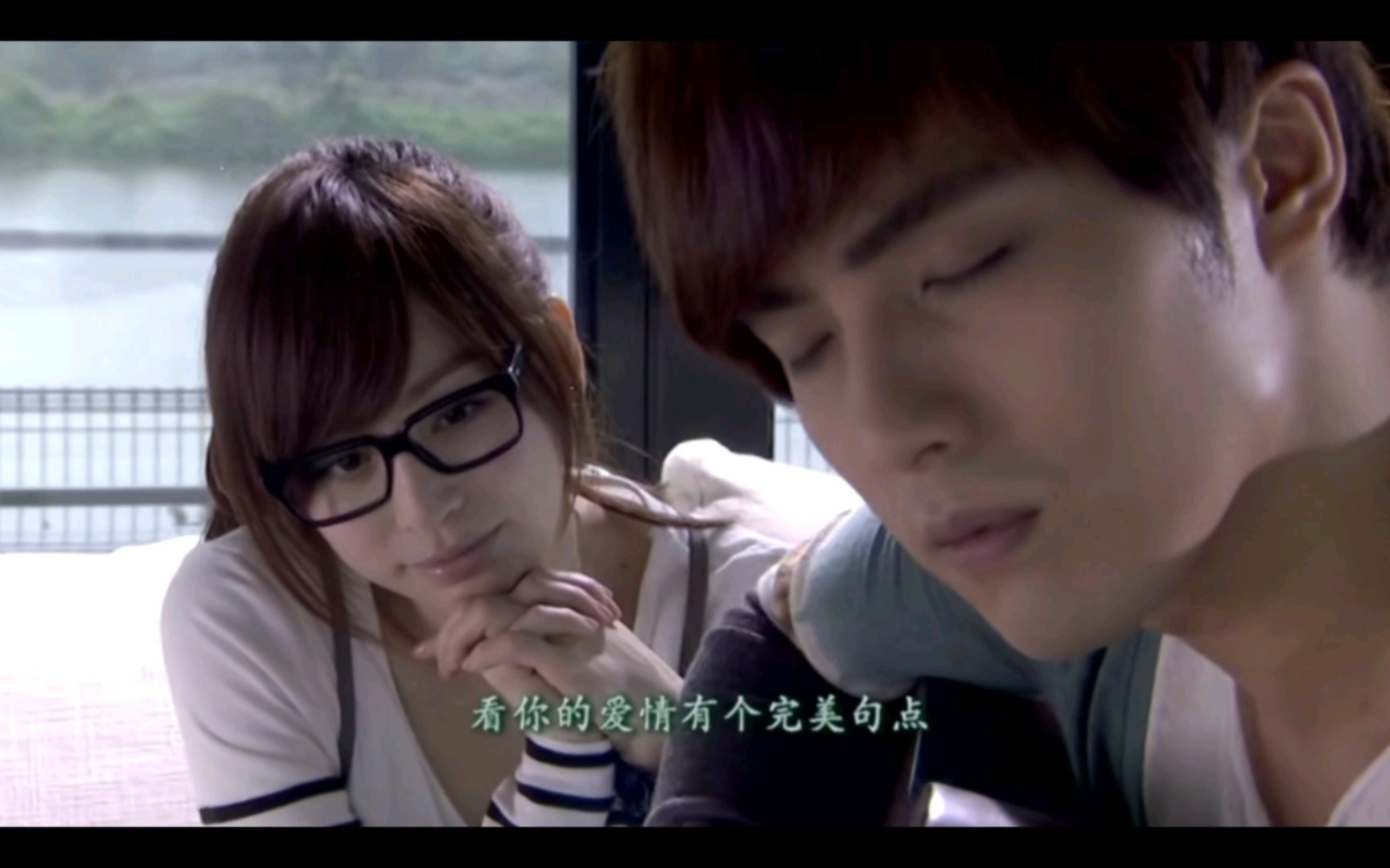 爱上查美乐美乐找韩以烈做一首婚礼上的曲子美乐在曲中想着自己和韩以