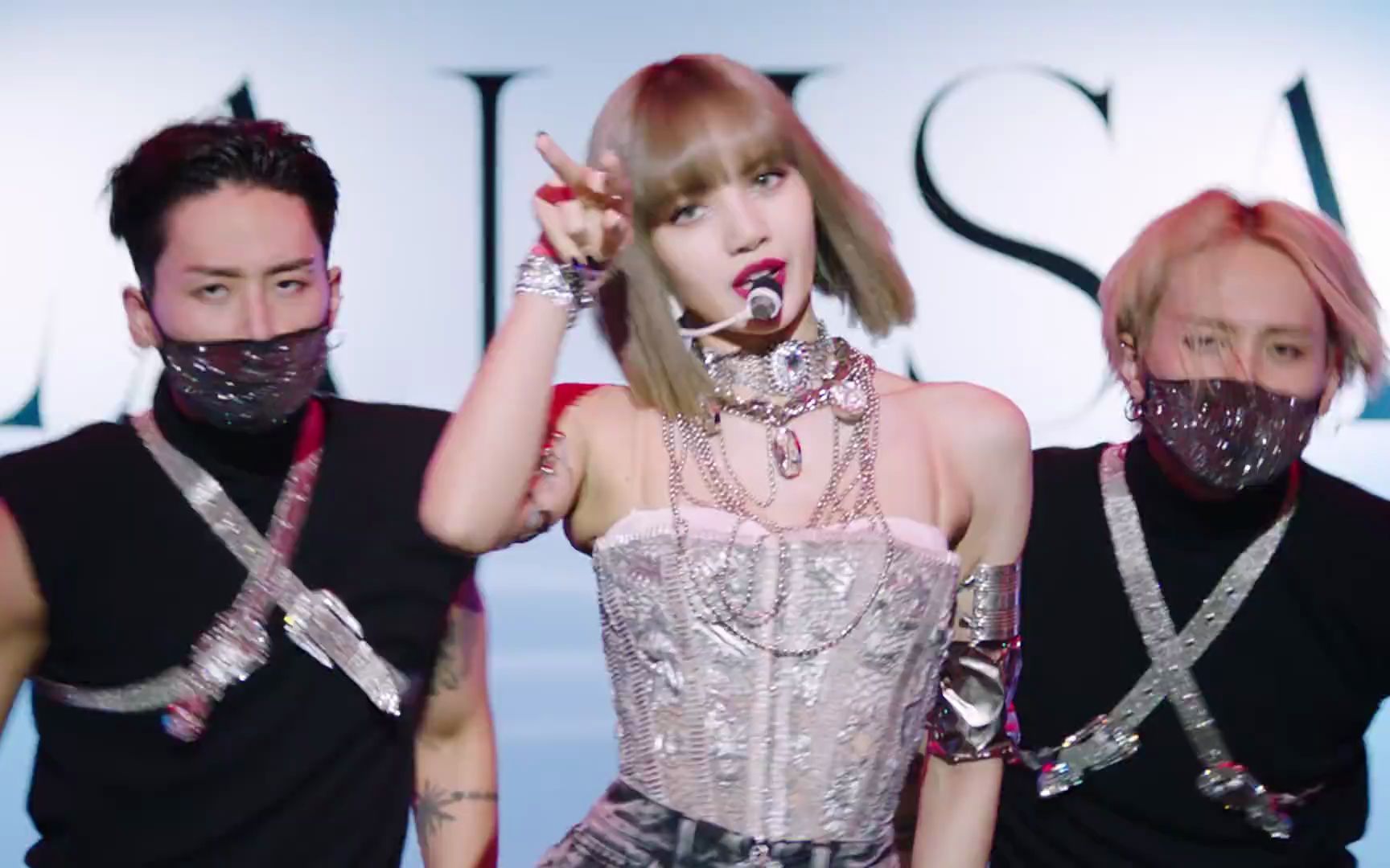 【 lisa】出道曲 《lalisa》双版本舞台公开