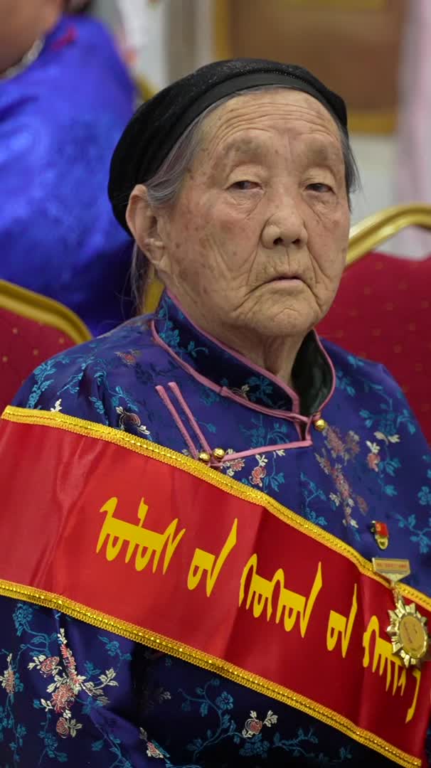 母亲节快乐 养育国家的孩子的保育员额吉