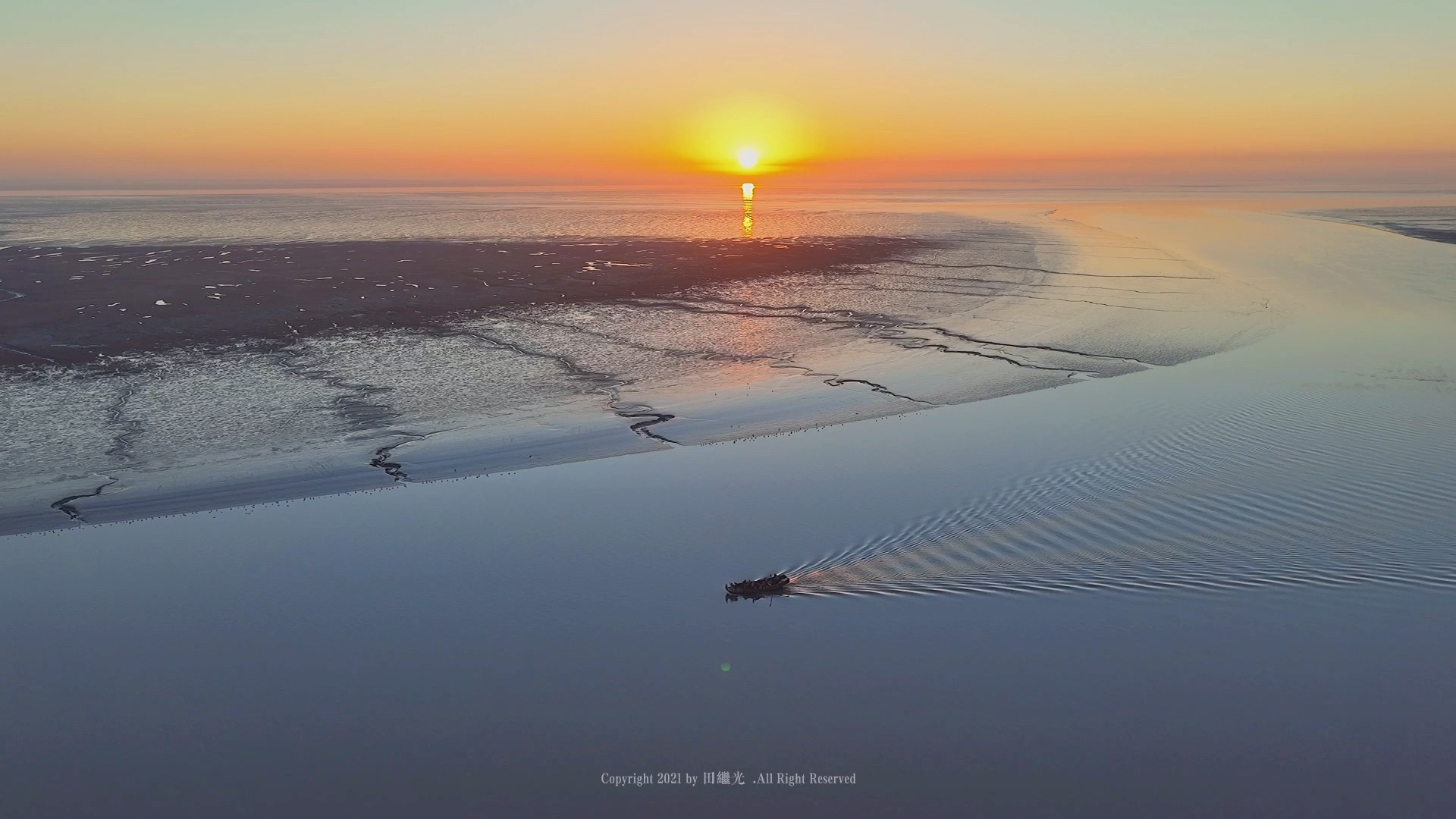 初冬的辽河入海口日出