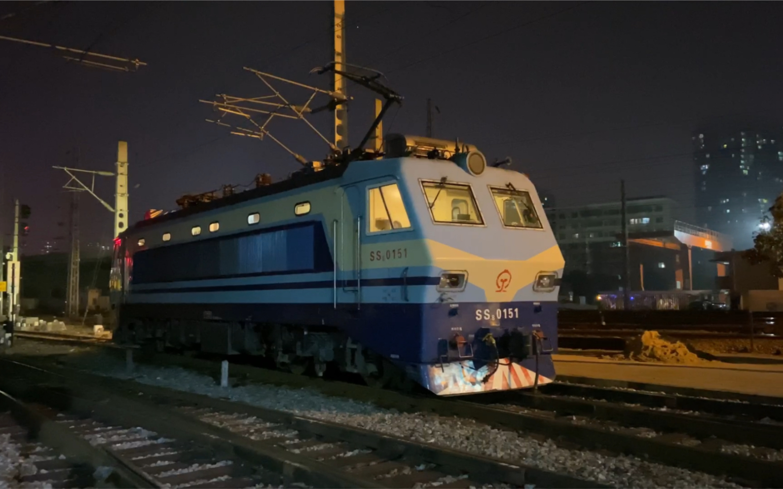 夜拍衡阳机务段出库线韶山8出库