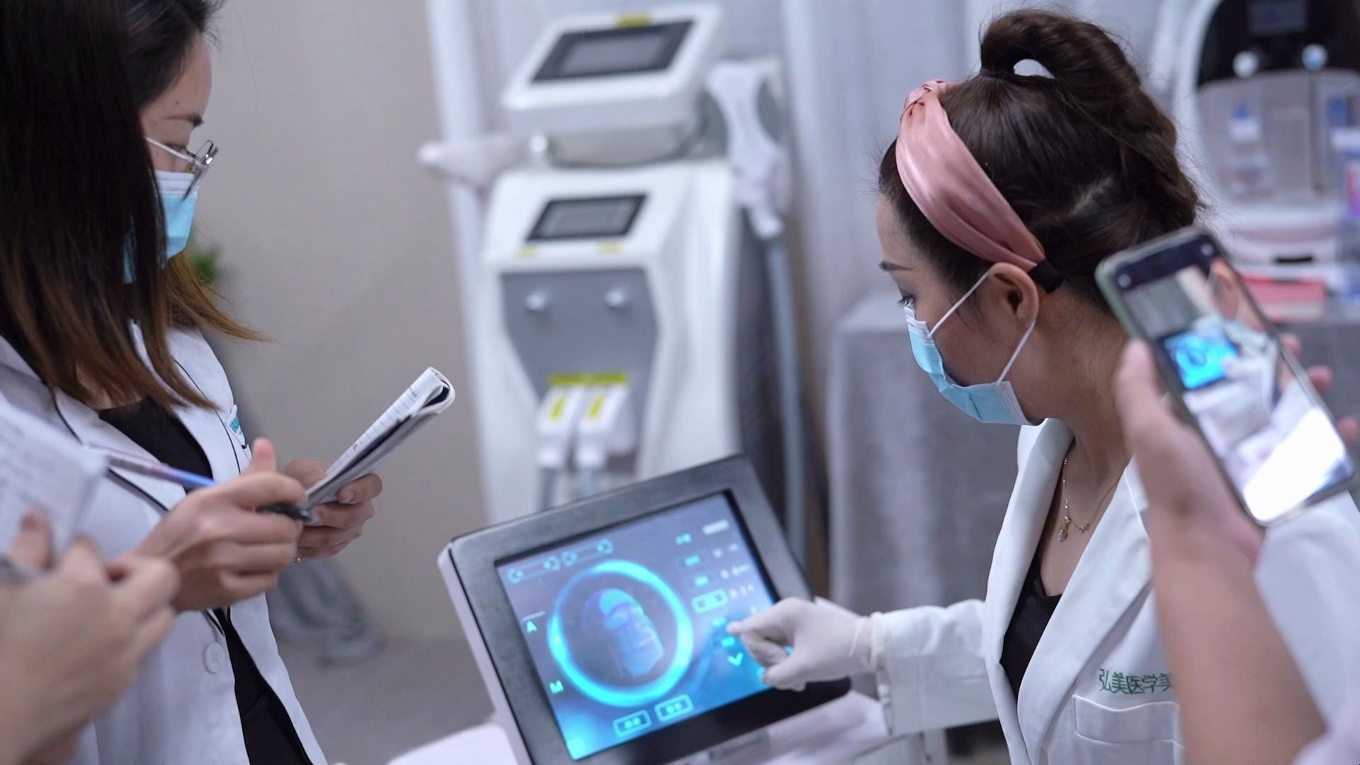 化妆美甲纹绣美睫培训学校推荐-韶关新时代美容美发化妆美甲培训学校