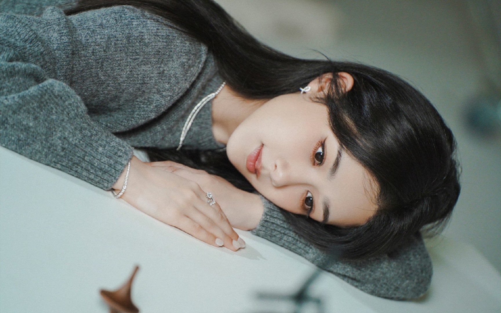 杨紫:我相信每一次的变化和突破最终都能超越时光,成为耀眼的瞬间.