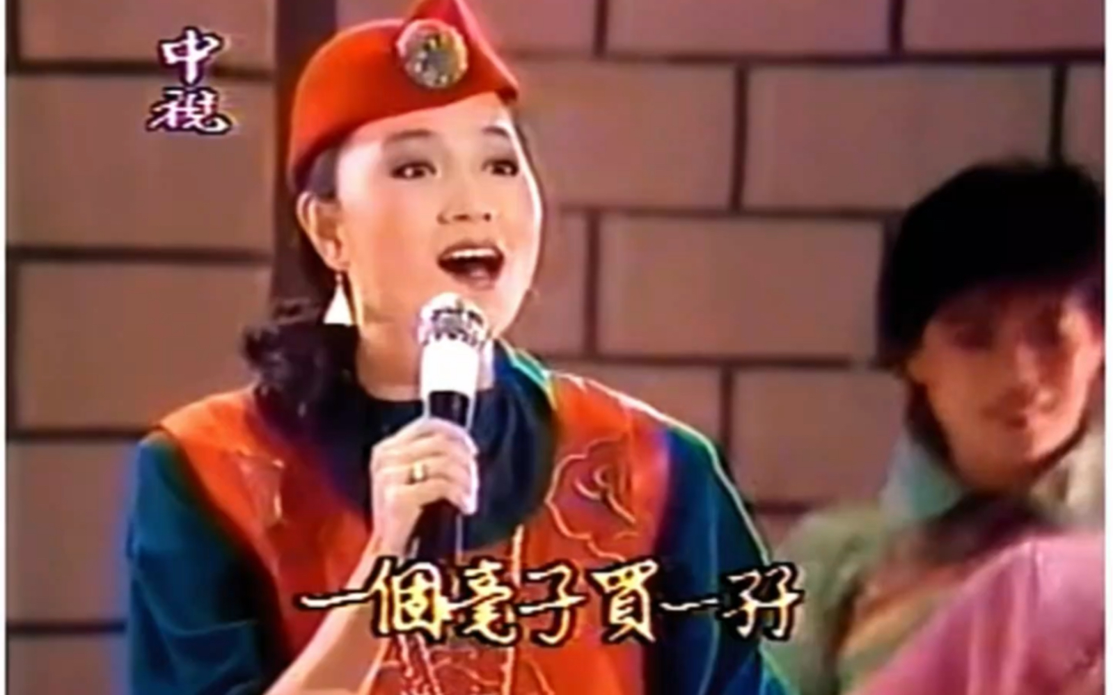 [图]《卖汤圆》等童谣串烧，1984年凤飞飞演唱。