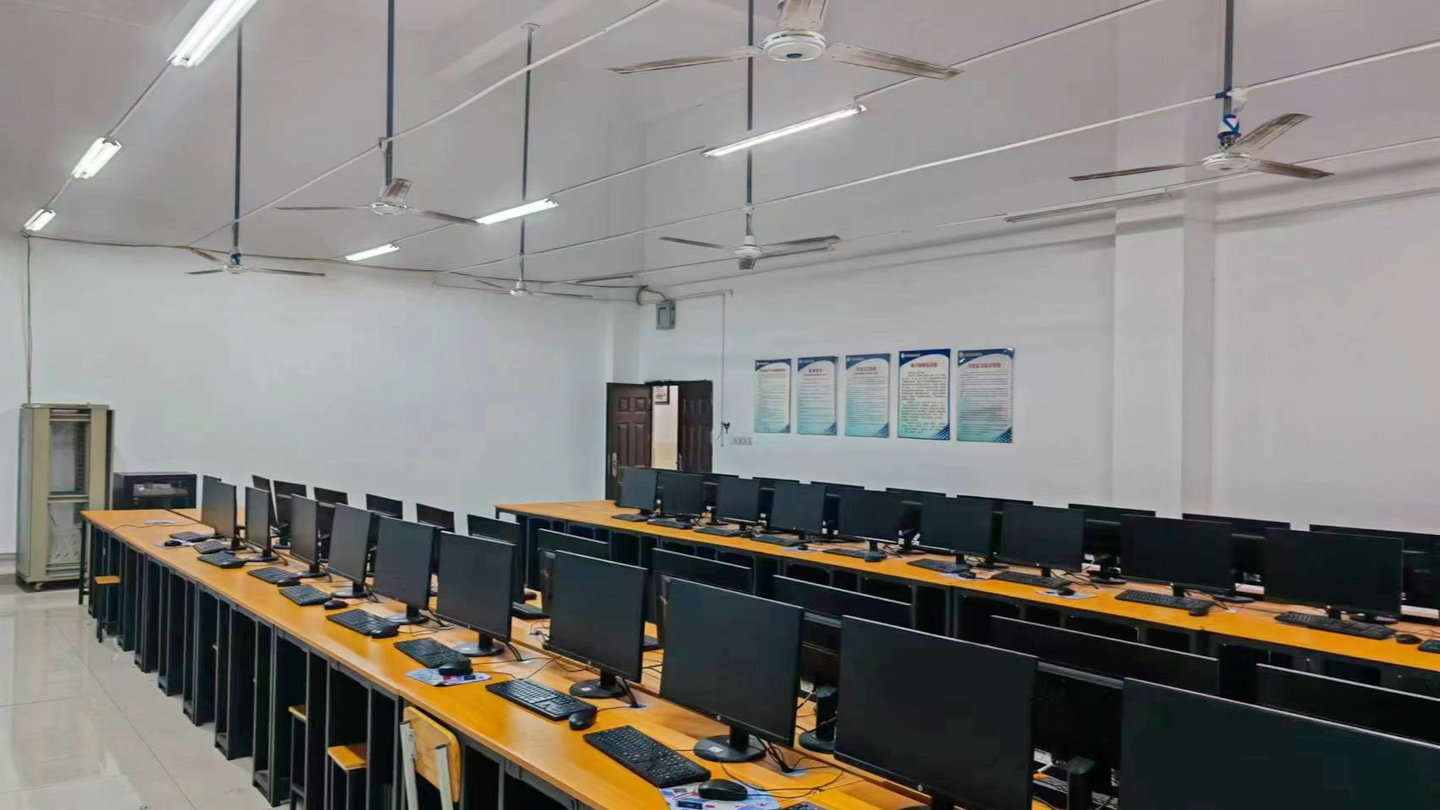 四川文化传媒职业学院的电脑机房是谁羡慕了我不说,新换的电脑设备ps,