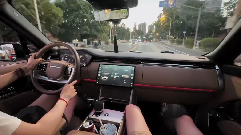 女生二十岁 开路虎 根本没什么用!