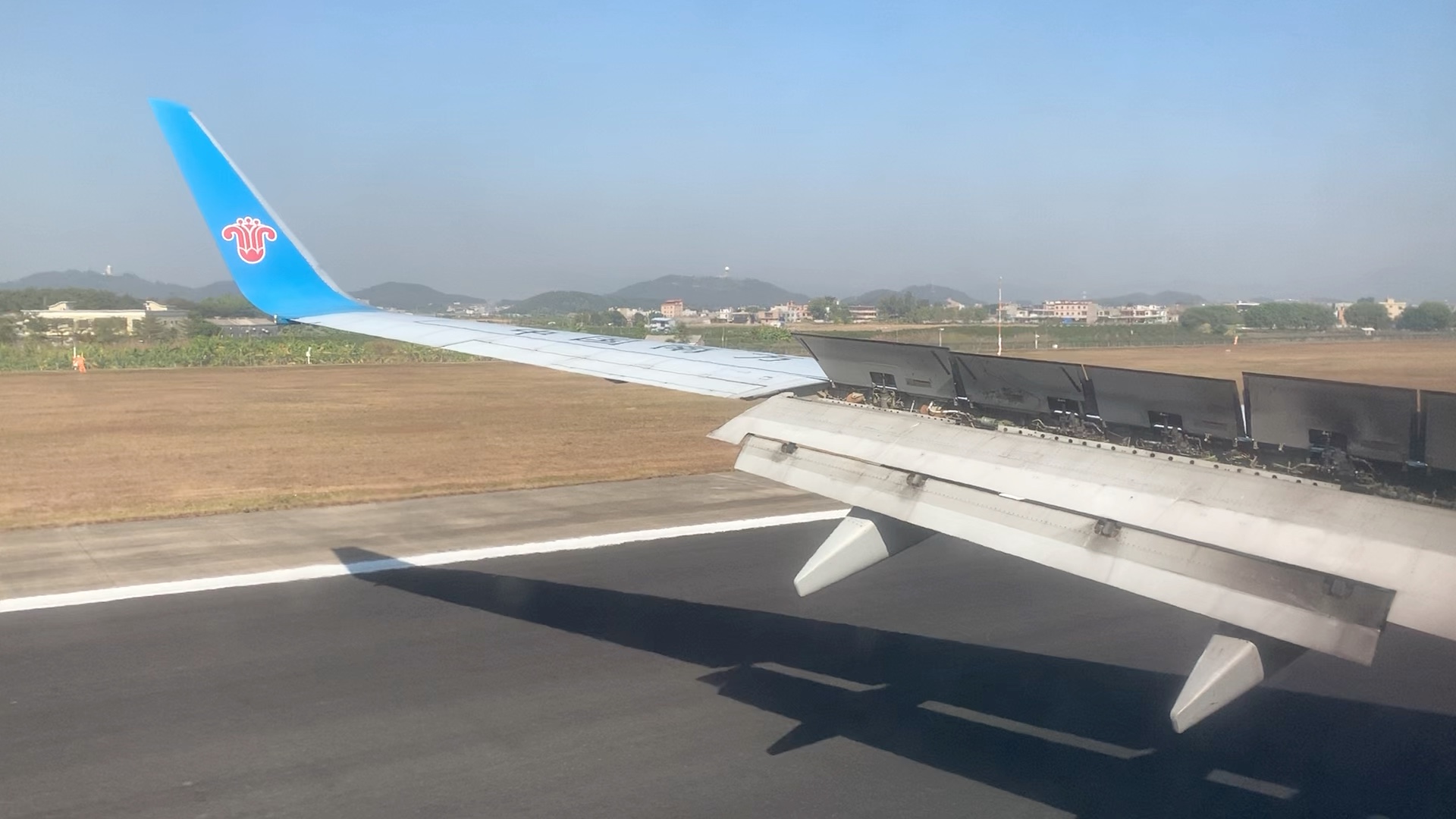 中国南方航空cz3892b737800降落揭阳潮汕机场