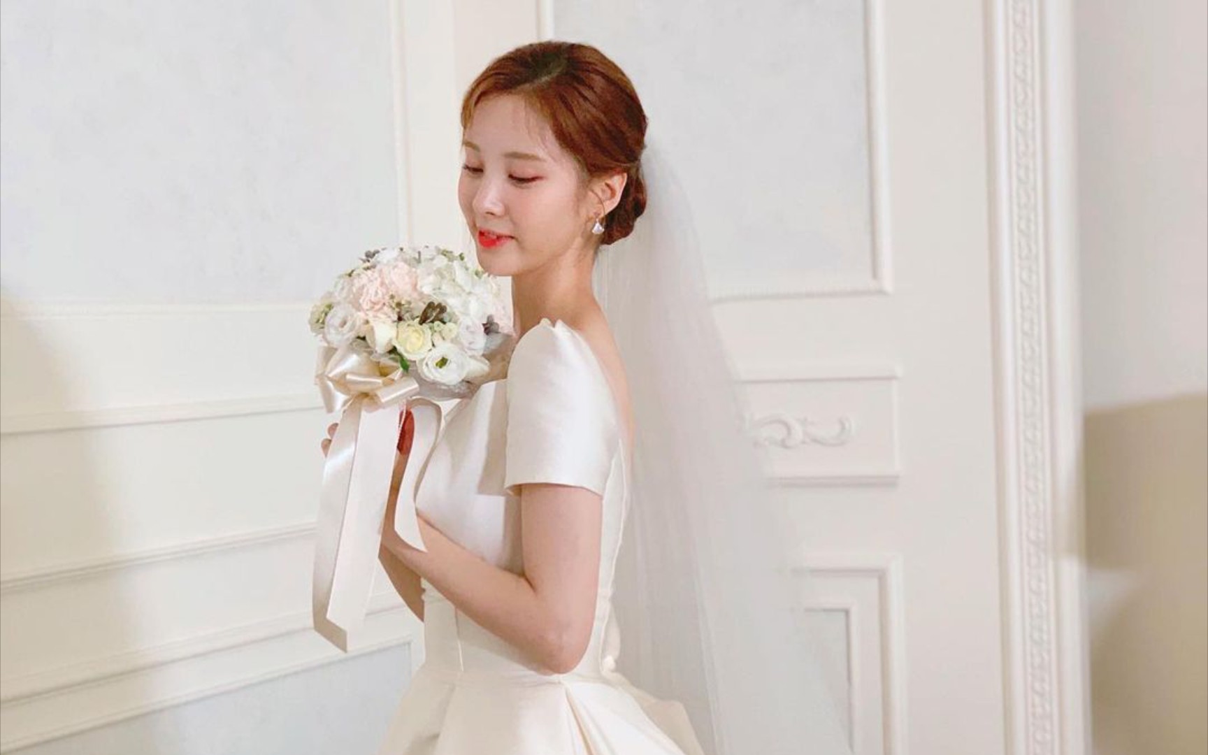 【徐贤】穿婚纱的样子好美!_哔哩哔哩_bilibili