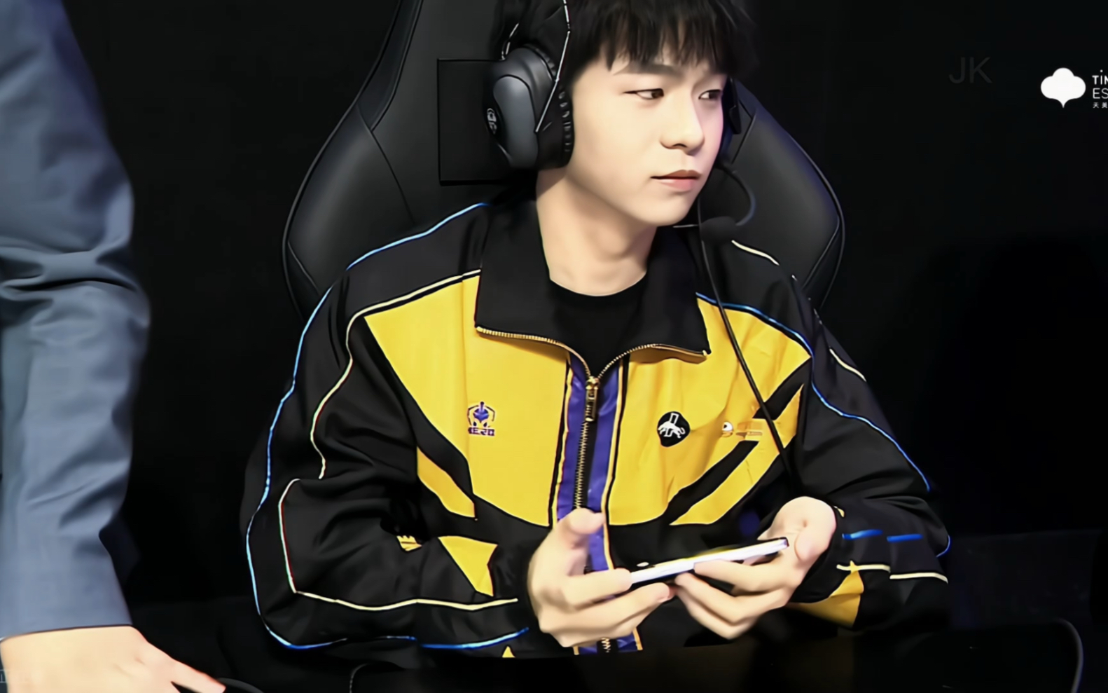 【久酷】21秋黑金帅狗合集,小卷毛真的很帅!