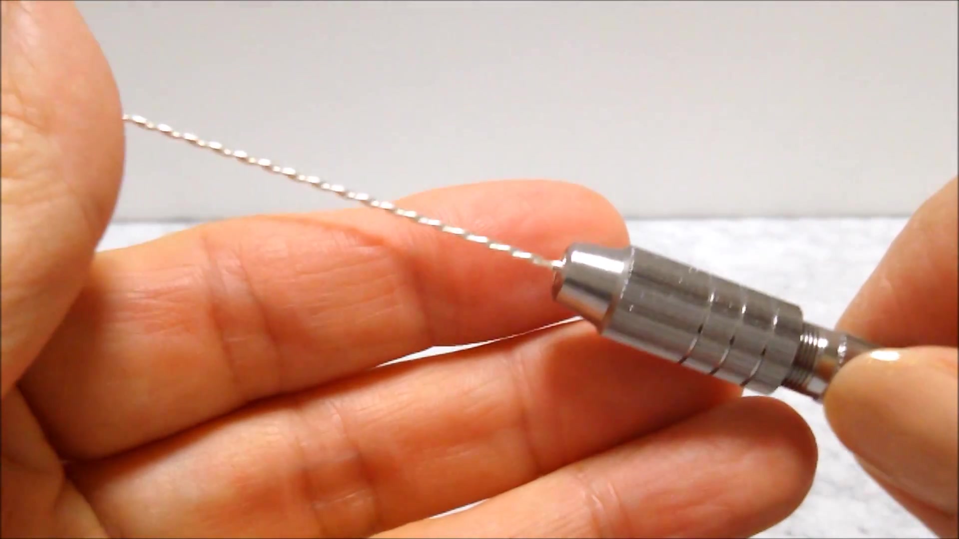 【绕线】初阶基础教程—如何拧两根线成麻花状(简介见材料)