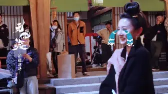 戏里戏外  走戏玩闹  真真假假  祖儿说完  你不抱我一下嘛 你抱了全世界   我真的爆哭好吧😭