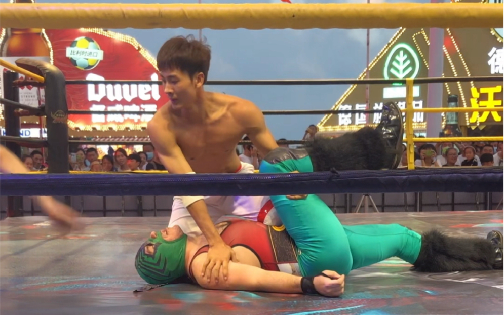 摔角手陈文彬vs墨西哥面具老将搏击擂台摔角赛