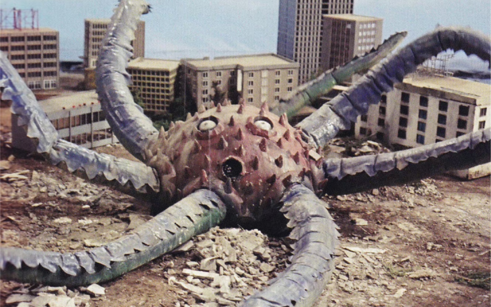 雷欧奥特曼 43 挑战 吸血圆盘的恐怖 圆盘生物 代莫斯