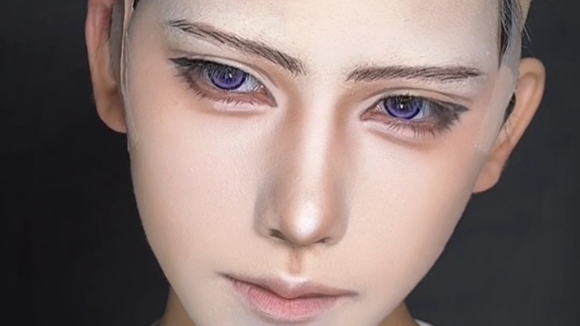 coser照镜子是看不见自己的脸的