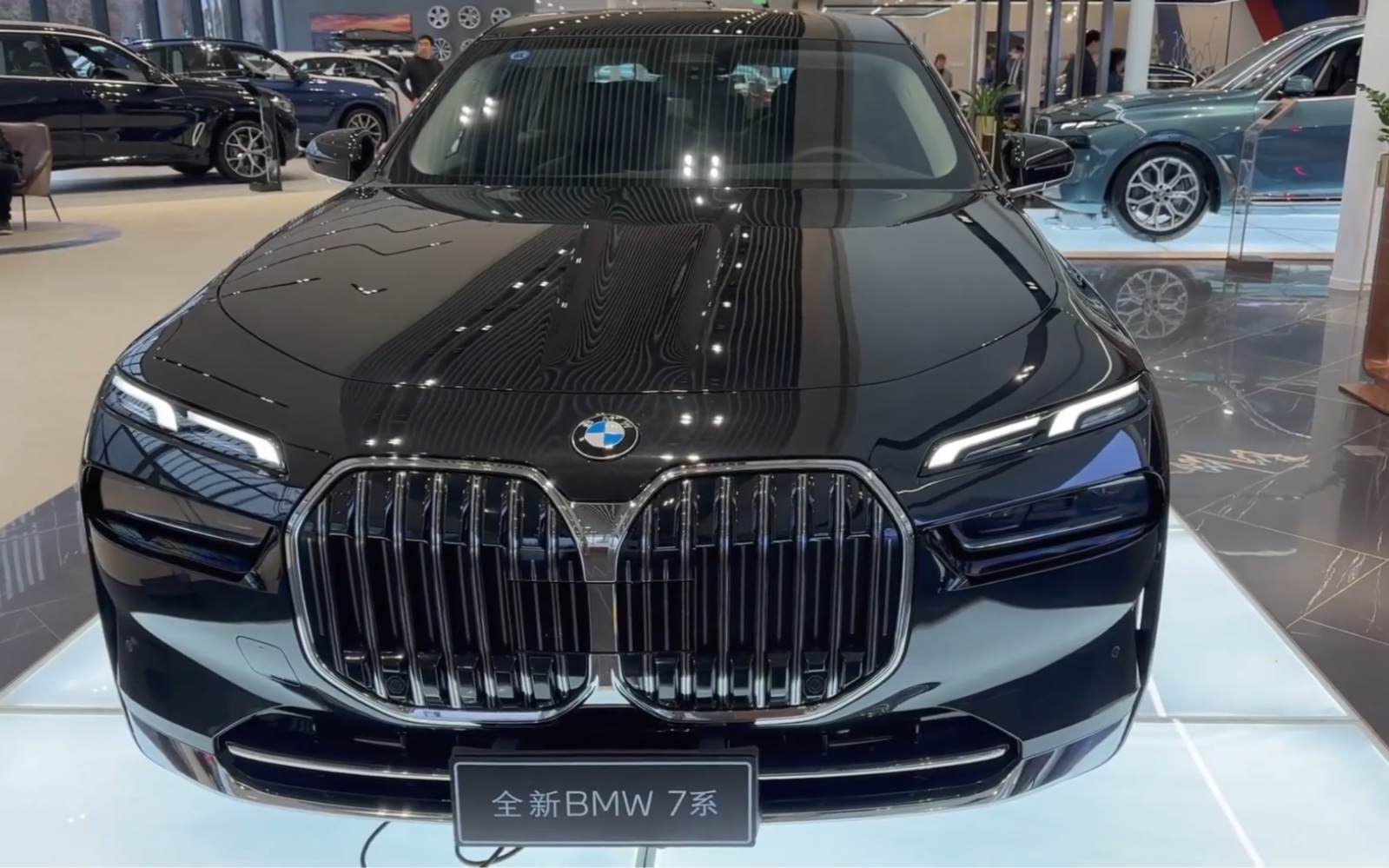 2023款宝马735li试车