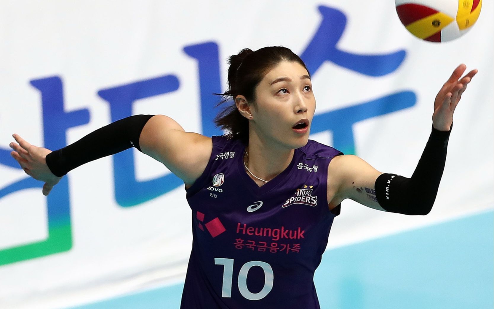 金延璟十年海外,首次参加韩国兴国生命女排对阵现代建设女排