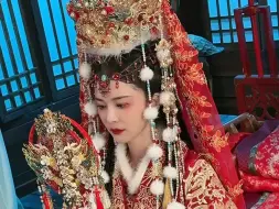 Video herunterladen: 西域公主大婚造型