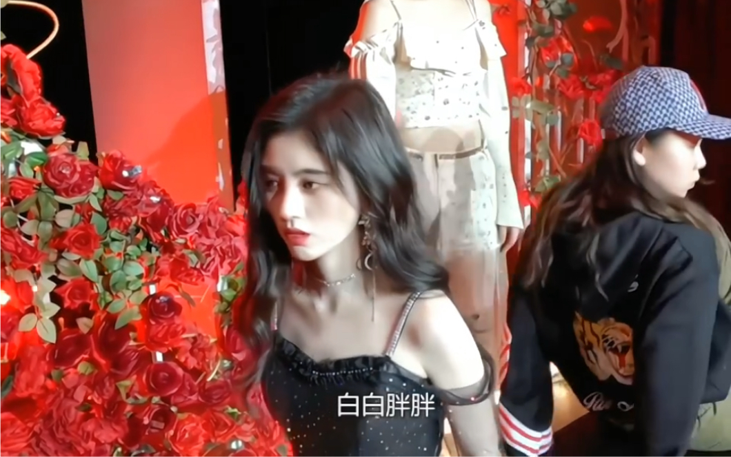 工作人员:白白胖胖 鞠婧祎:白胖的胳膊