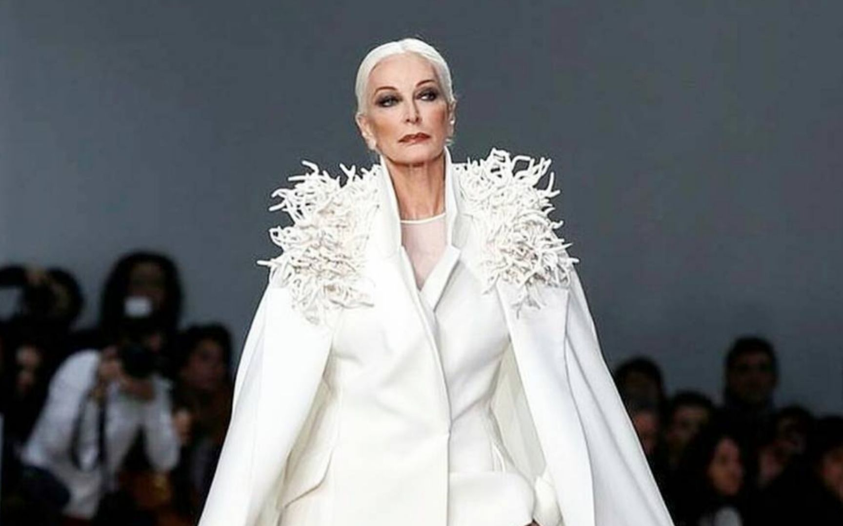 女王发言!92岁超模卡门自称"死亡之吻",约会对象总是先后离世