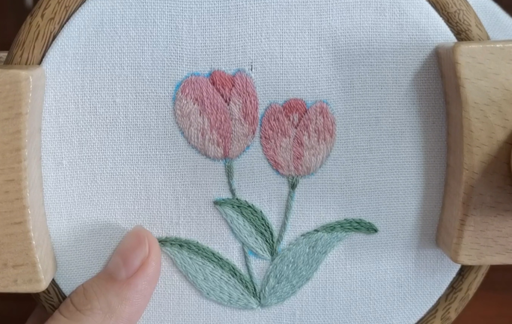 人世间美好事物 | 沉浸式刺绣|渐变光影立体效果郁金香