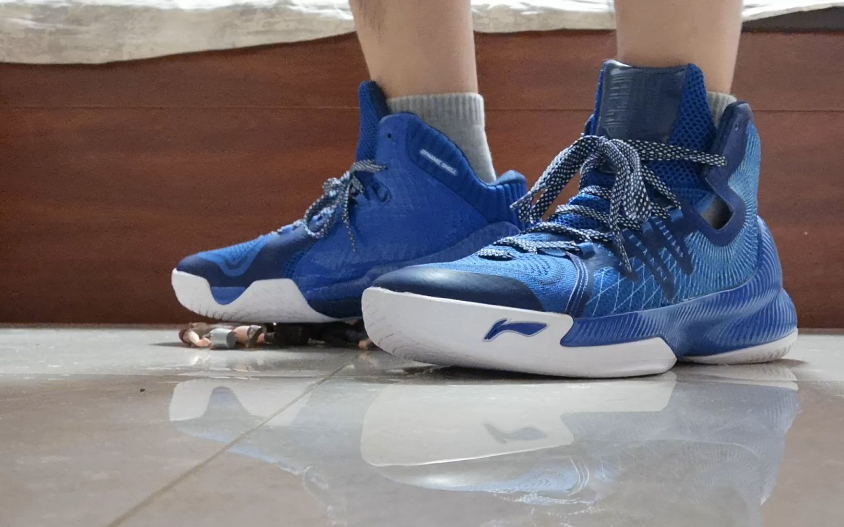 李宁魅影篮球鞋踩踏玩具