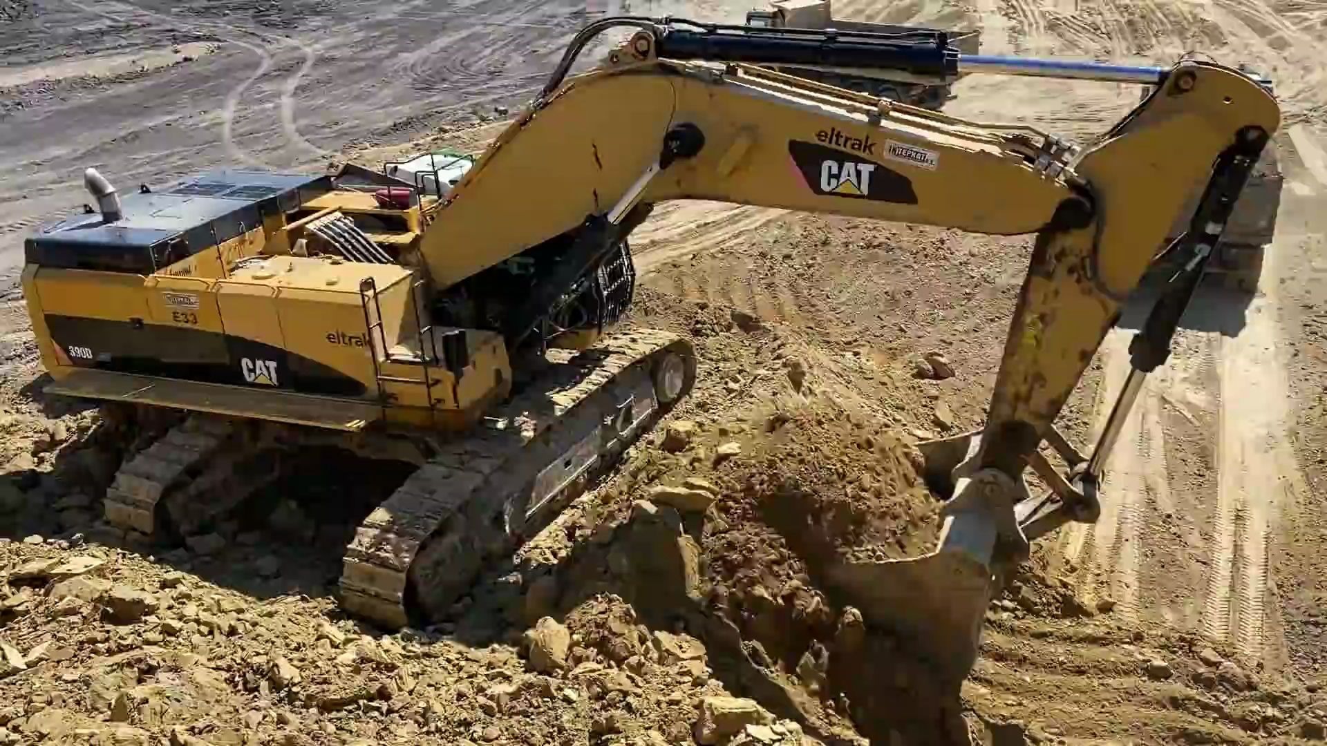 卡特彼勒 390d 挖掘机