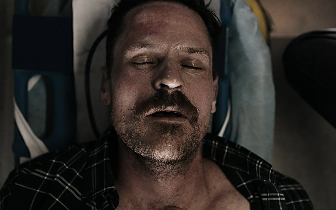 911大叔能在身体里制造毒气将身边人都毒趴下了紧急呼救911孤星05