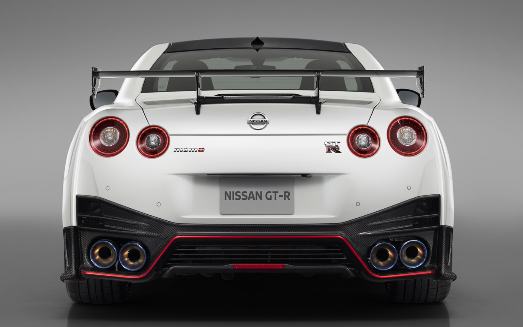 狂野飙车9:曾经的东瀛战神尼桑gtr在略快的加速上还是能和同段位的车