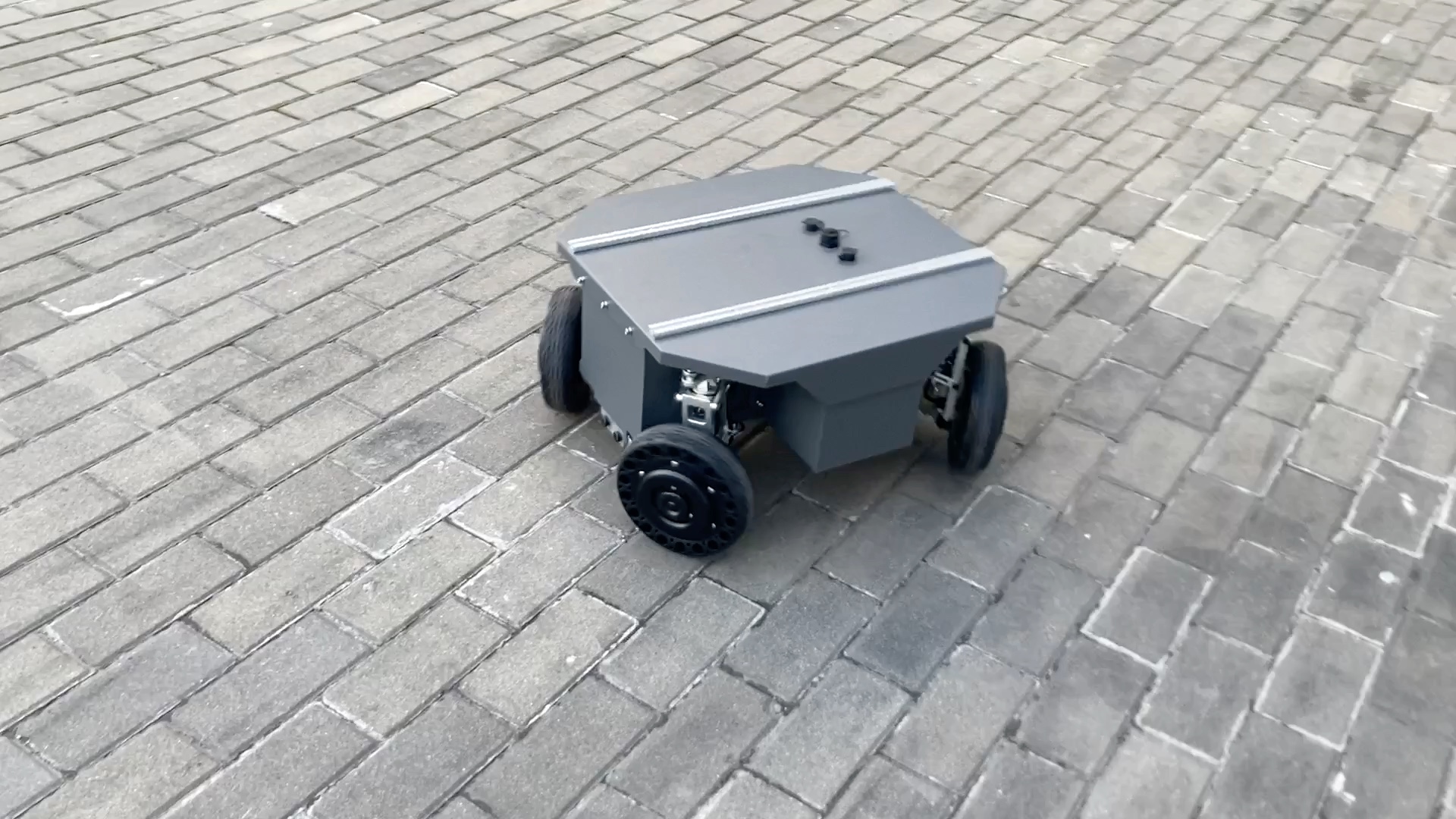 缩小版四驱四转移动小车