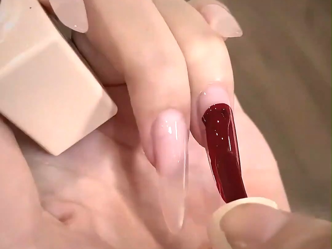 新年美甲 #显白颜色 #酒红色甲油胶 #红色美甲 #酒红色美甲