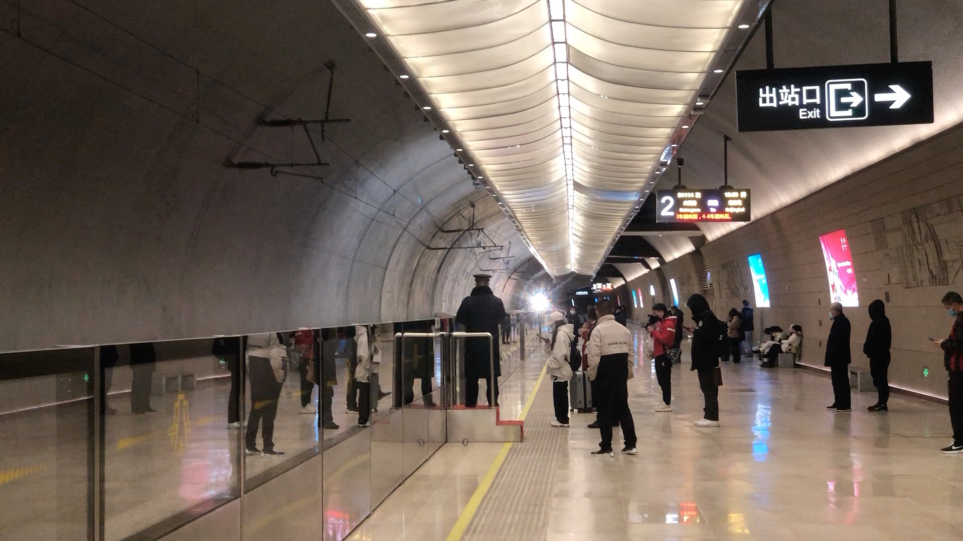 d1114次列车大同南北京北进八达岭长城站