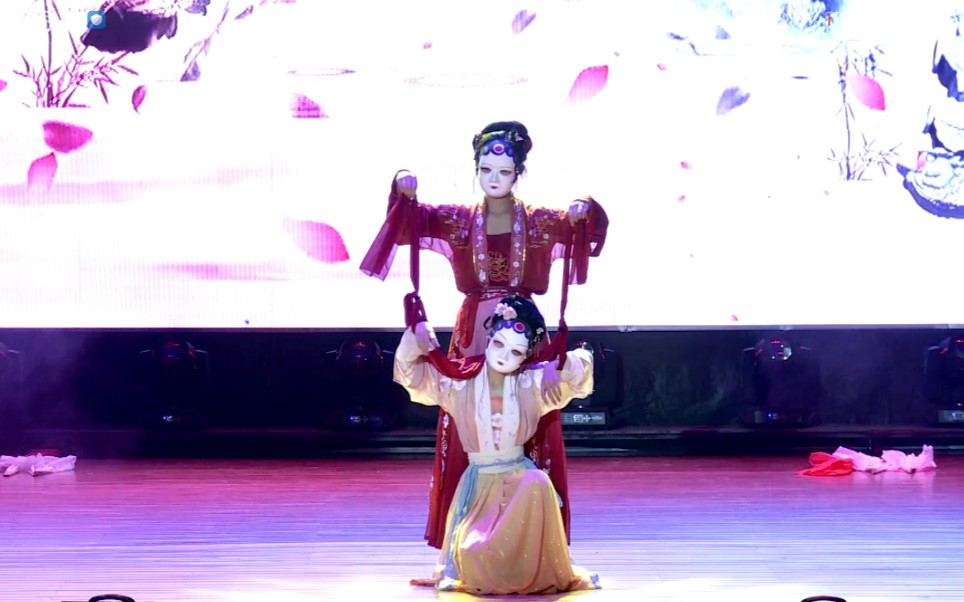 大连大学毕业典礼牵丝戏双人舞改编版