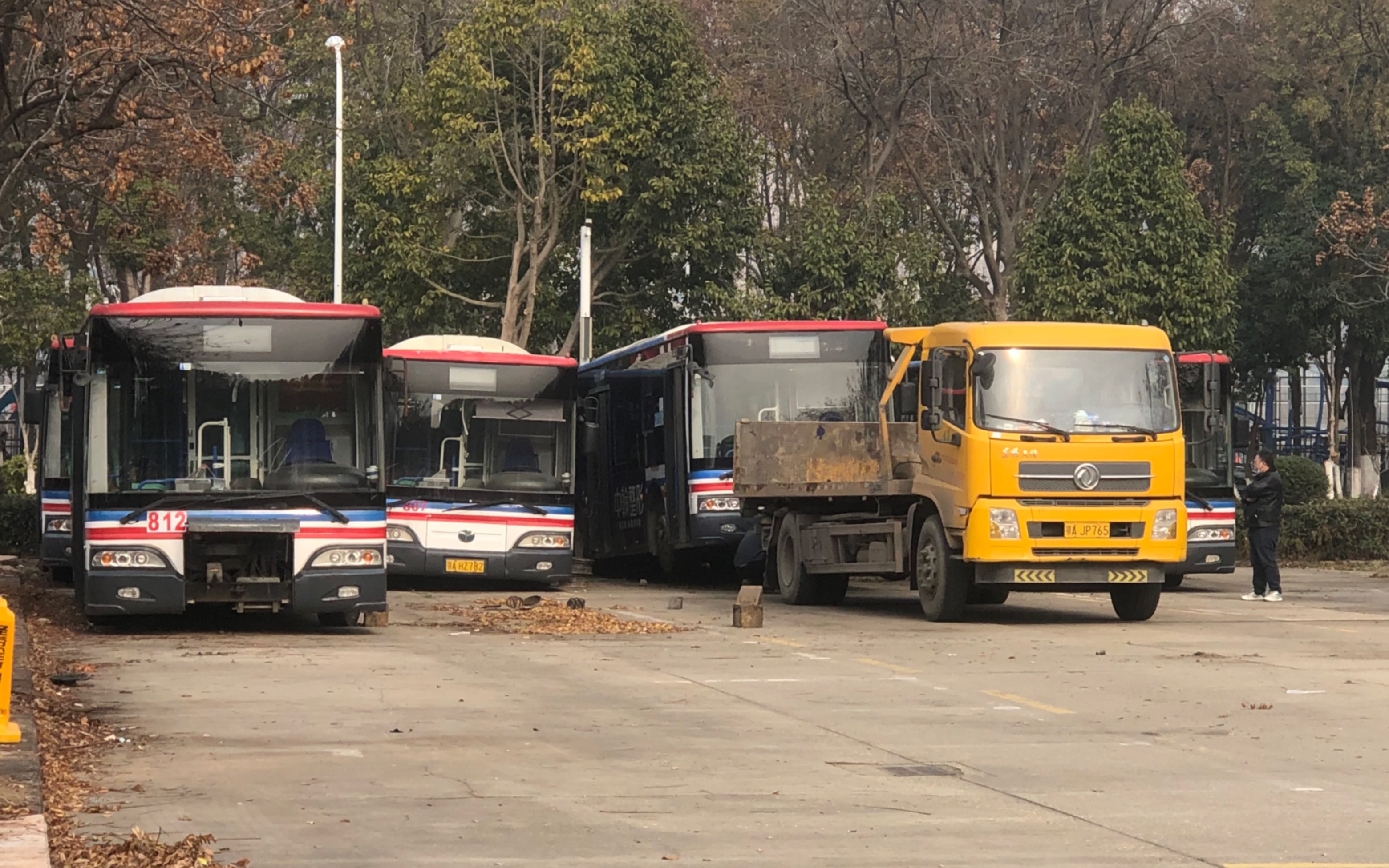 【武汉公交】通恒公交扬子江wg6100chm4柴油精英客车被拖走拆解