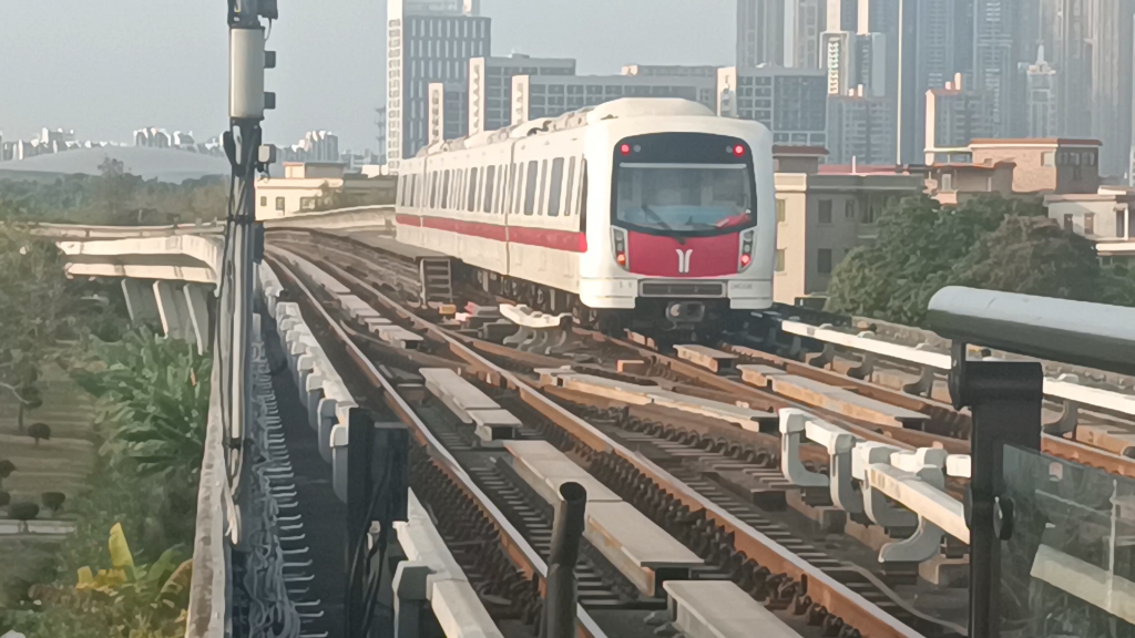 【广州地铁】4号线l1型列车04x0506(黄村方向)出低涌站,l5型列车04