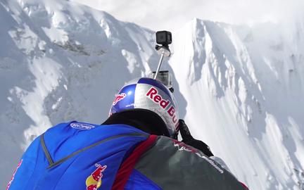 【红牛】战斗民族狂人从珠峰7700米跳伞:刷新人类纪录base jump