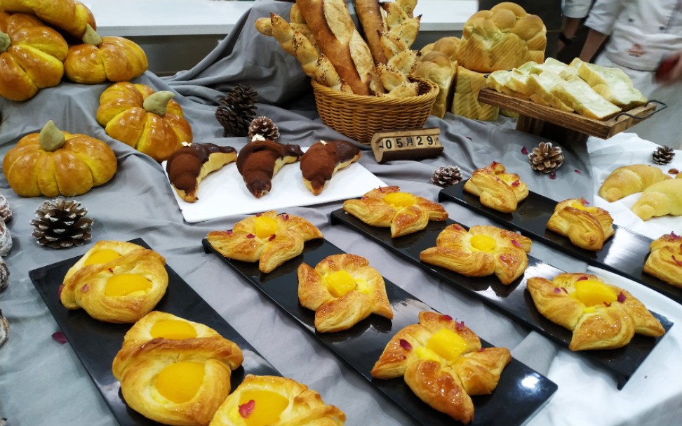 今天做的面包展台