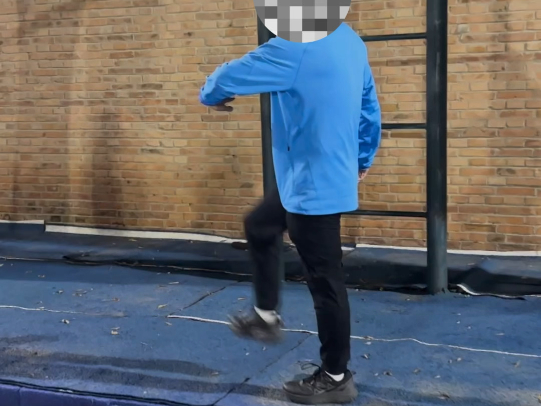 田径训练之后蹬跑