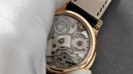 18k玫瑰金三问腕表杜桑高素质三问机心轻轻一拉"叮咚,叮咚"这清脆而