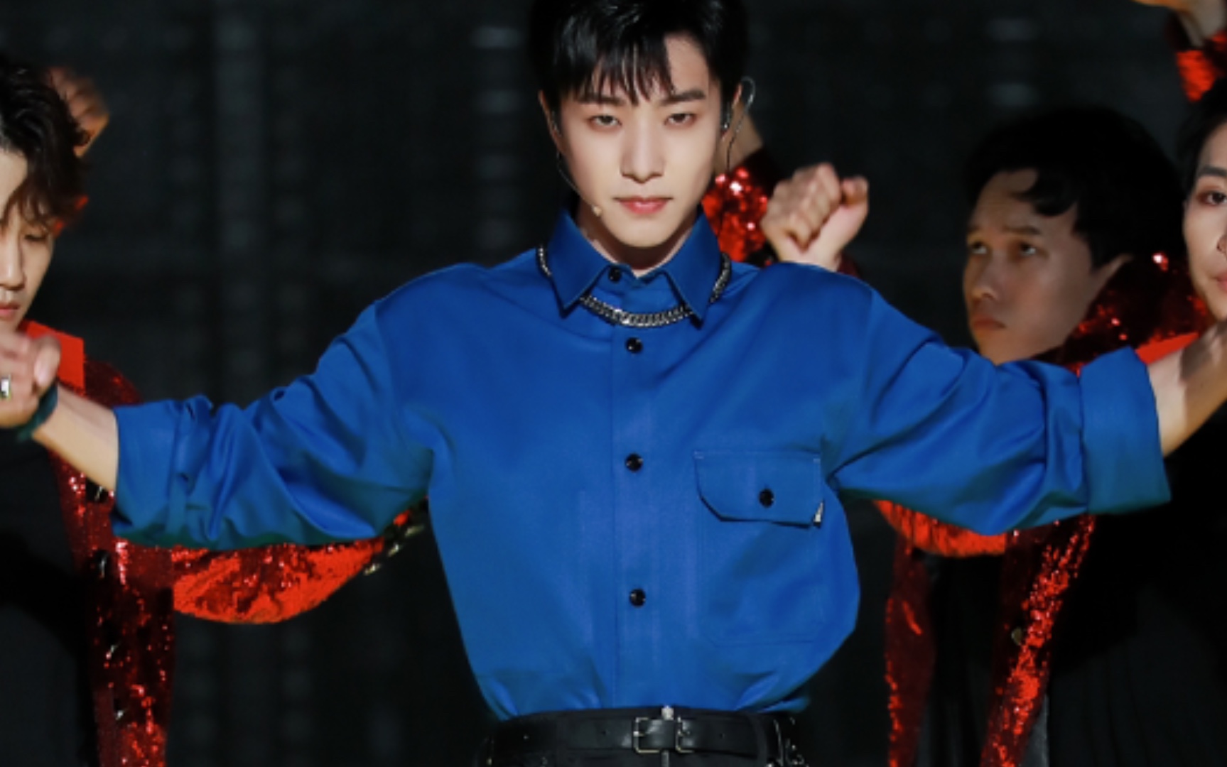 舞台上的张欣尧帅拉了谁 我不说