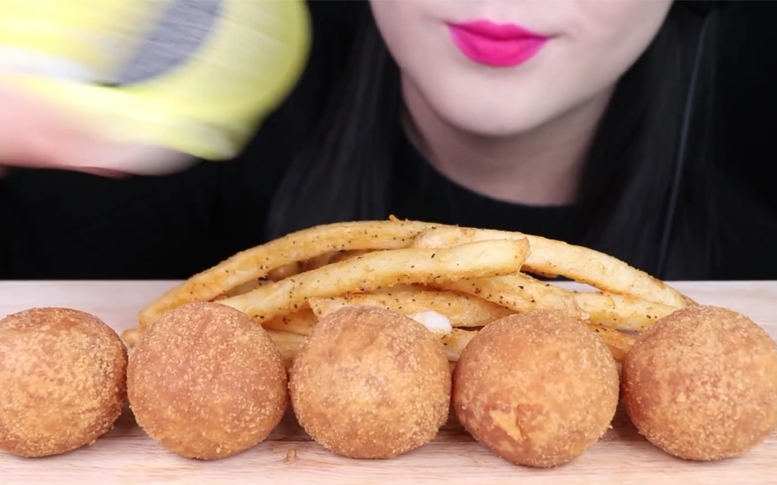 【jane】吃播咀嚼音食音2019.3.9|芝士球 薯条_哔哩哔哩_bilibili